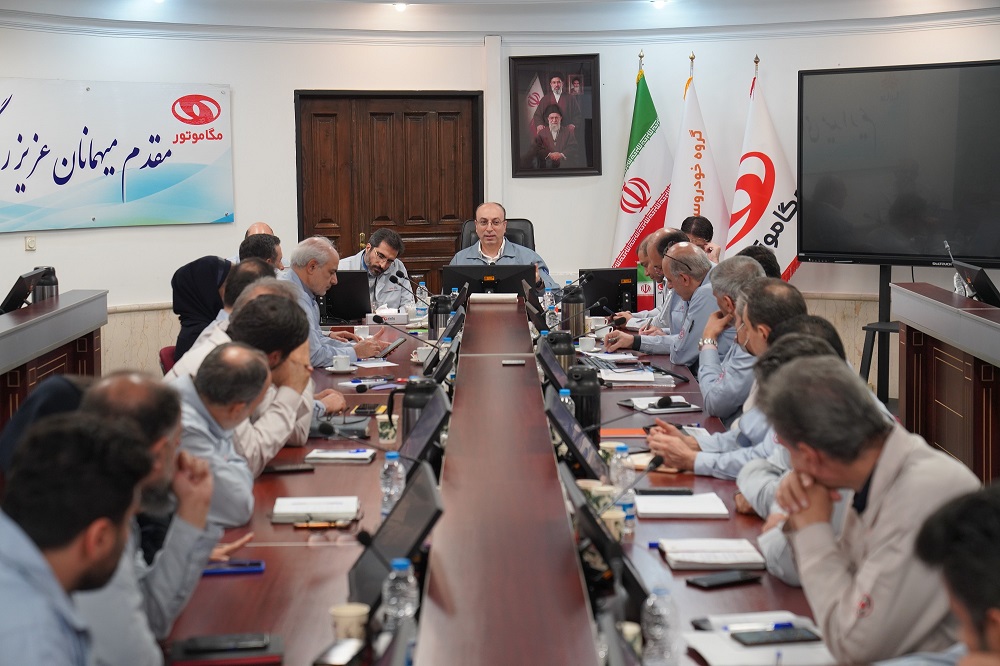 050727 بازدید مهندس شیخ زاده از مگاموتور 6 Copy